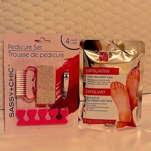 Sassy & Chic Pedicure Set and Exfoliating Foot Treatment Mask